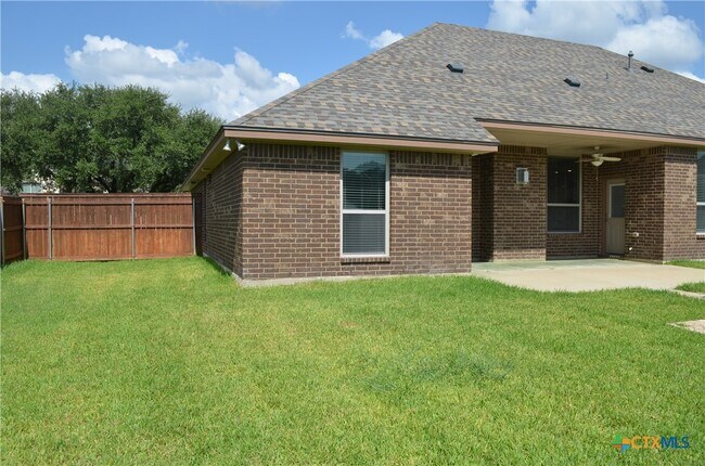 Building Photo - 2037 Bella Vita Dr