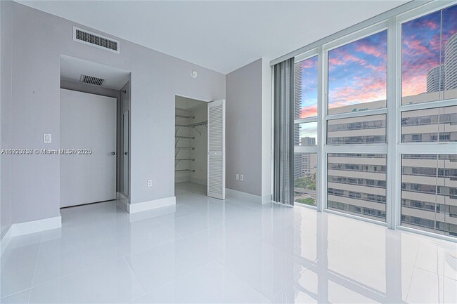 Building Photo - 951 Brickell Ave