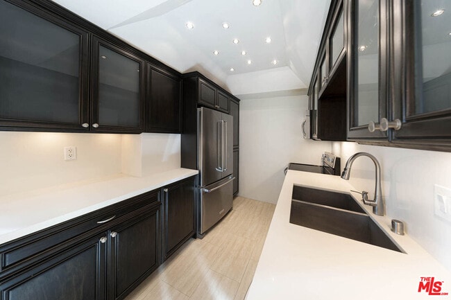 Building Photo - 1131 Alta Loma Rd