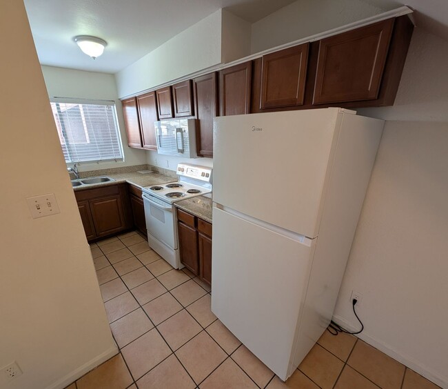 Building Photo - 2 Bedroom Condo in the Escalante Community...