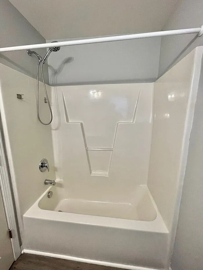 Building Photo - 128 University Village Dr