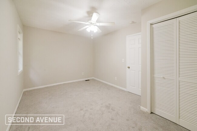 Building Photo - 3065 Stone Oak Dr