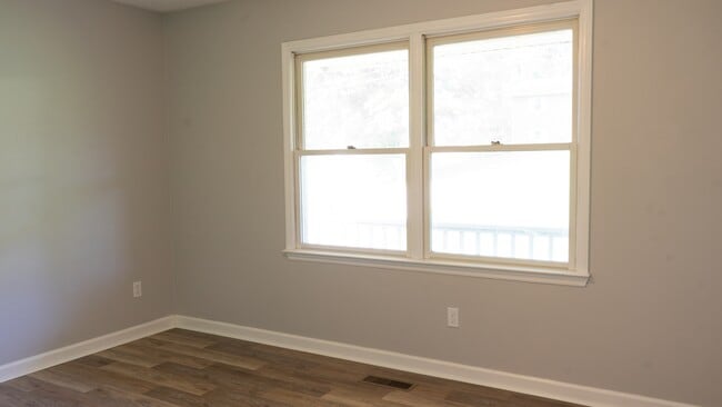 Building Photo - 4520 Ventura Dr