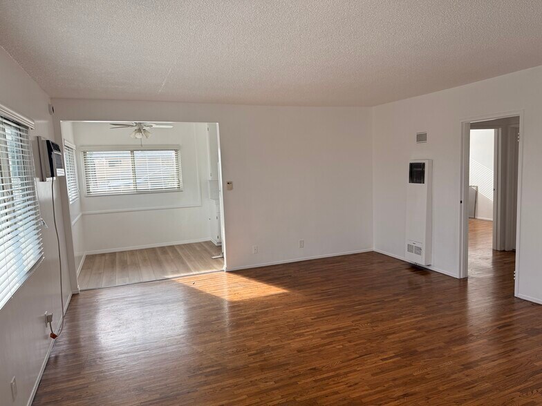 Building Photo - 3632 Greenfield Ave