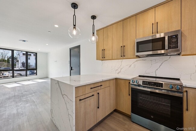 Building Photo - 325 Manville Rd