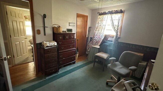 Building Photo - 204 Crest Dr