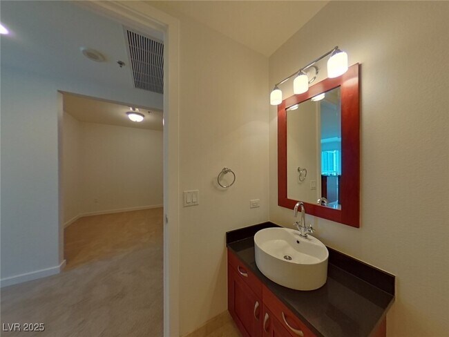 Building Photo - 4525 Dean Martin Dr