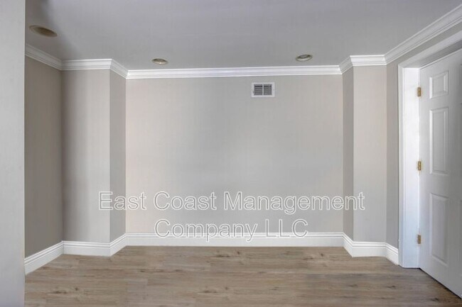 Building Photo - 1122 Scott St