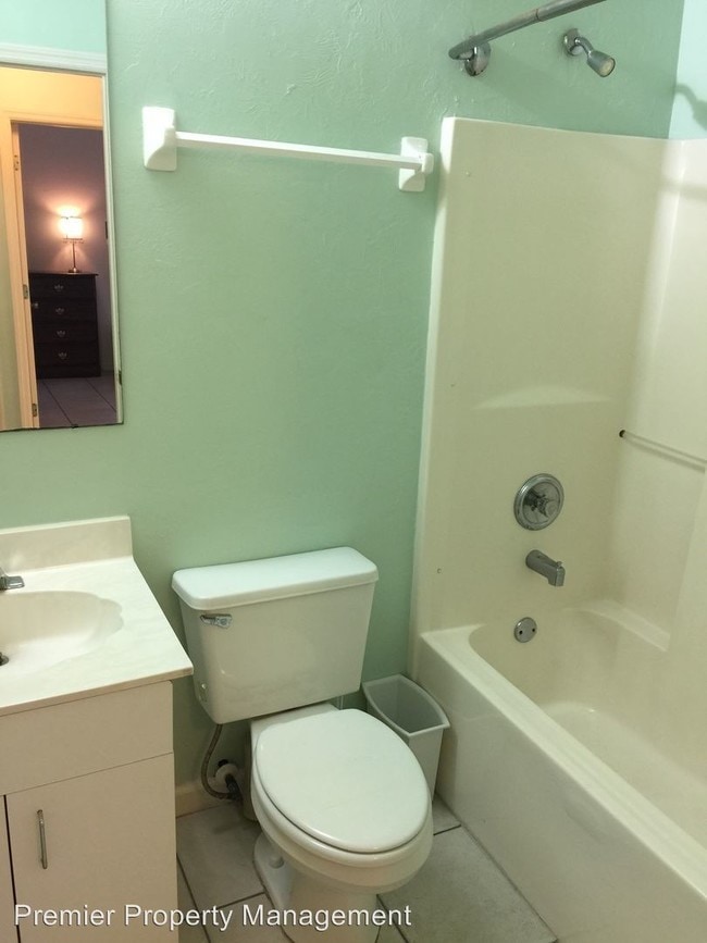 Building Photo - 179 Cypress Way E