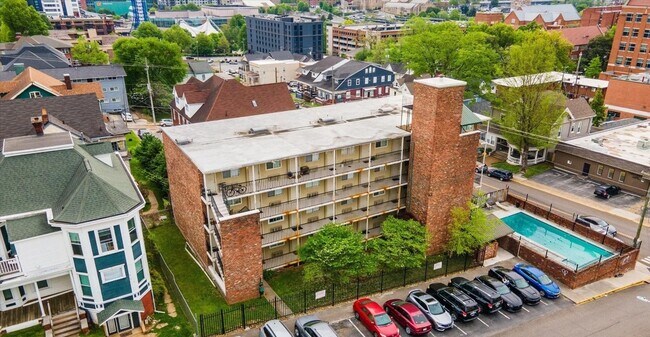 Building Photo - NEW PRICE!  1BR Near UTK & Downtown Knoxville – Walk to Cumberland Ave & Neyland Stadium!