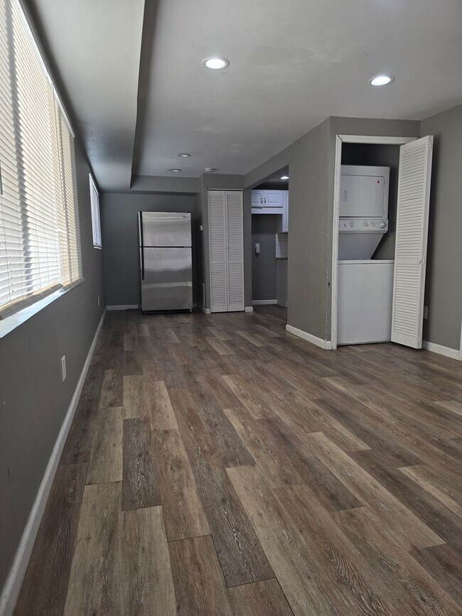 Building Photo - Updated 2 Bedroom 1.5 Bath in Westminster