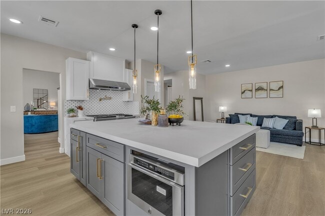 Building Photo - 8848 Rainbow Ridge Dr