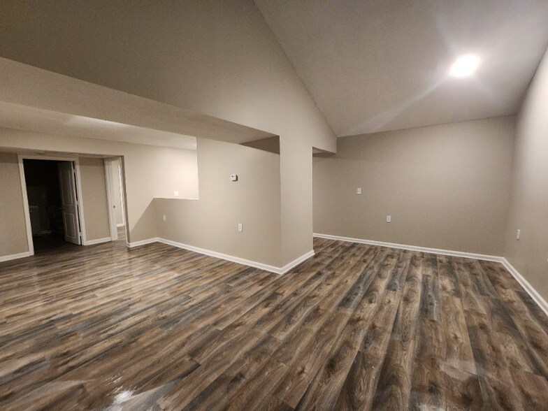 Building Photo - 4100 E 60 Terrace