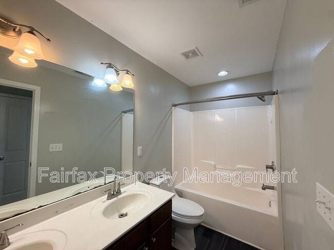 Building Photo - 127 Rosebud Ln