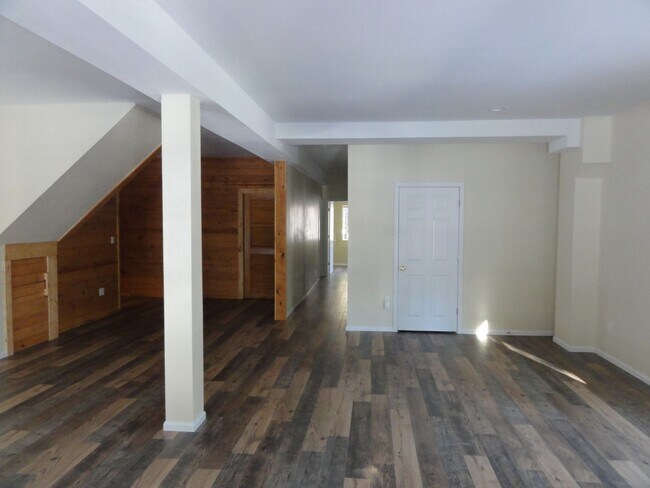 Building Photo - 30856 Kings Valley Way