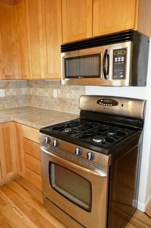 Building Photo - SE Garrett Dr - Milwaukie 3 bedroom with hardwood floors