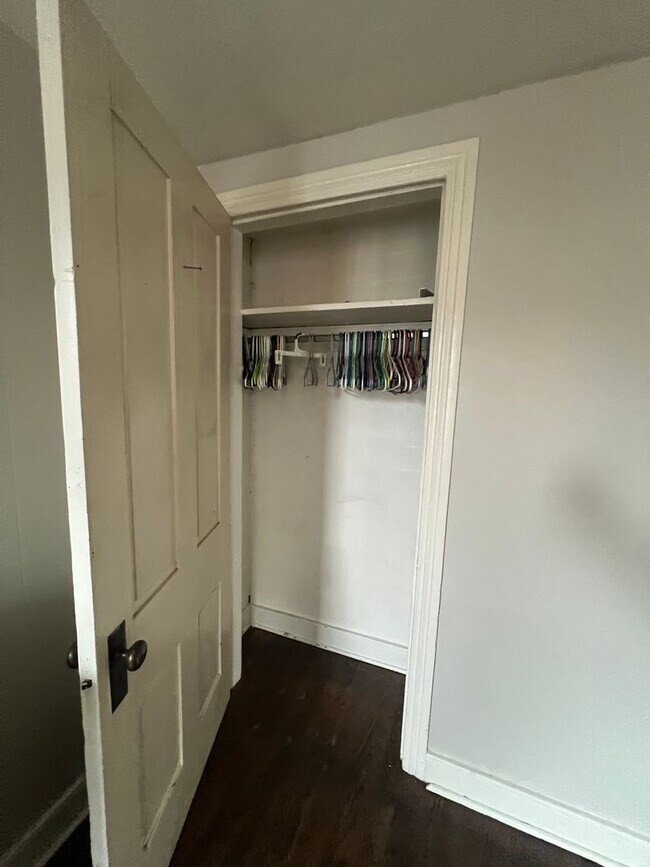 Building Photo - Dukes S St 210 - Blouse
