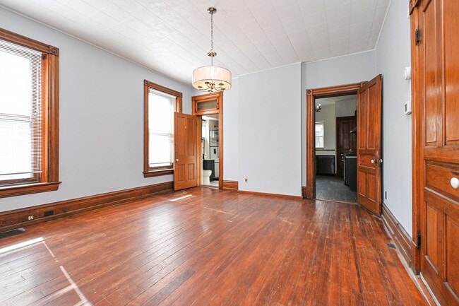 Building Photo - 735 Considine Ave