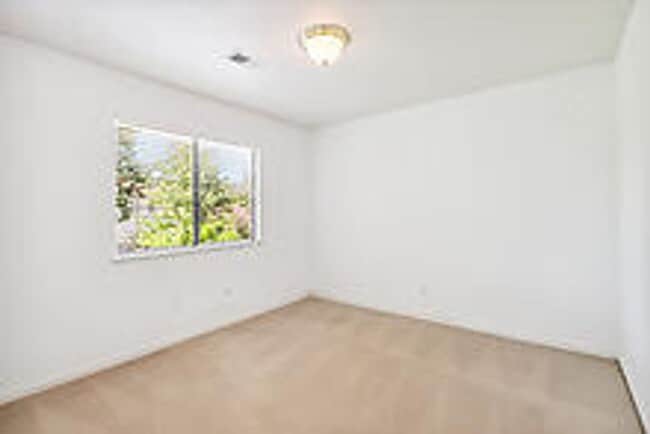 Building Photo - Beautiful 3 Bedroom Home-$750.00 Off 1st M...