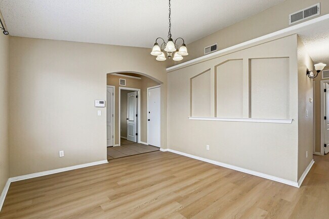 Building Photo - 732 Desert Sage Dr