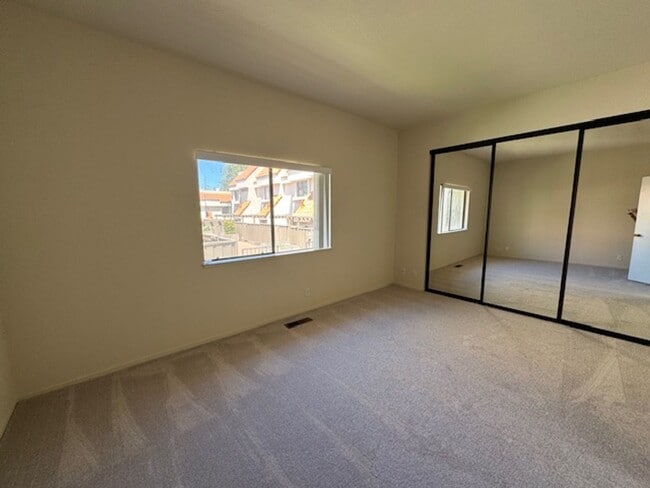 Building Photo - Nicely updated 3 bedroom, 2 bath 2 story t...