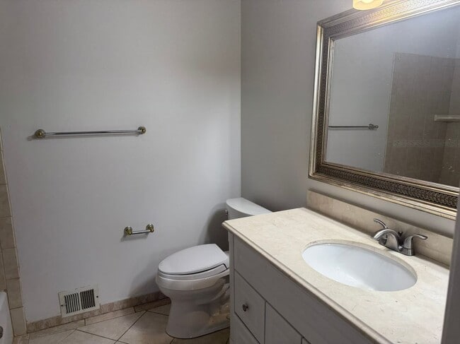 Building Photo - 515 La Baree Dr