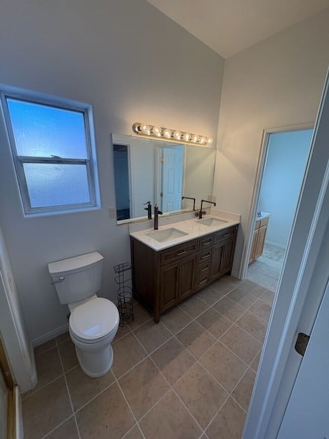 Building Photo - 3 Bedroom Townhome At Sky Ridge Community In Hurricane