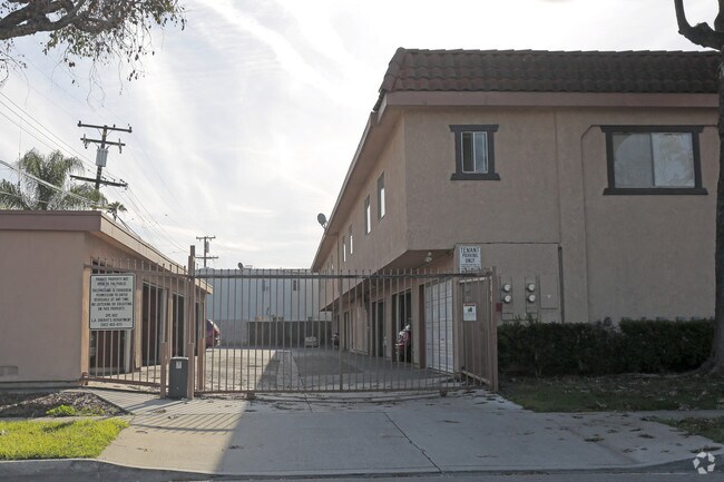 Building Photo - 14509 Rosecrans Ave
