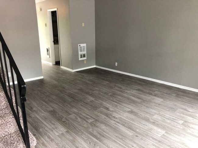 Building Photo - Town Terrace Apartments