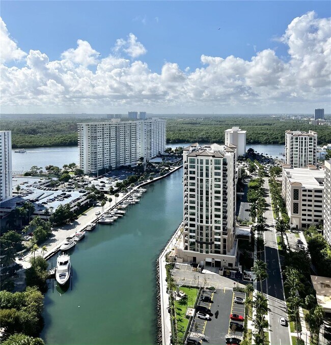 Primary Photo - 15901 Collins Ave