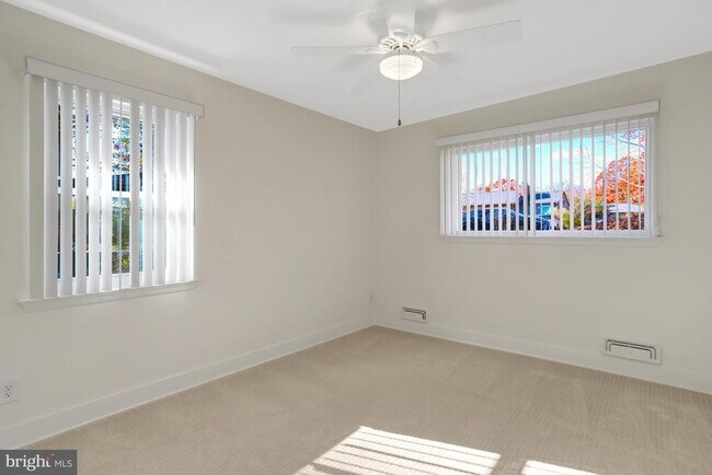 Building Photo - 6120 Beachway Dr