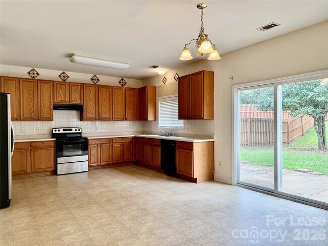 Building Photo - 12331 Cumberland Cove Dr
