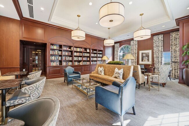 Building Photo - Penthouse Living in Midtown!