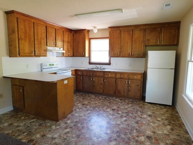 Building Photo - Cozy Home