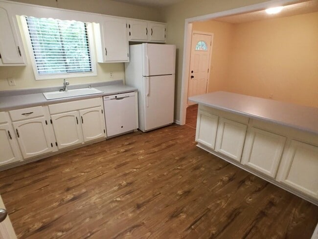 Building Photo - 5040 Woodland Dr NW