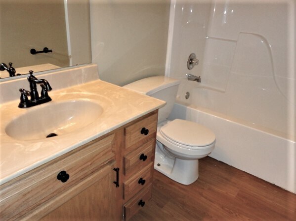 Building Photo - 9909 Olde Park Dr