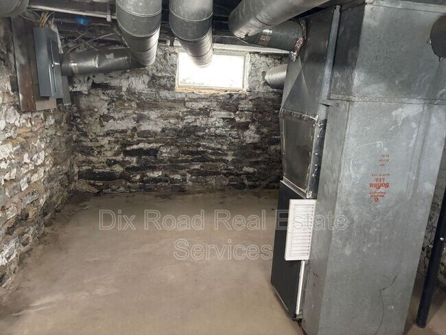 Building Photo - 209 N Grimes St