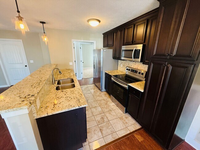 Building Photo - Middle Creek