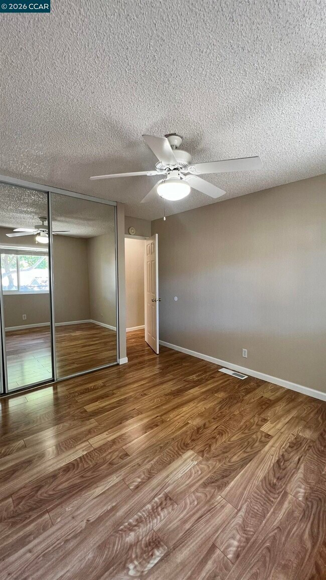 Building Photo - 2828 Royal Ann Ln