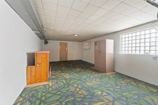 Building Photo - 6048 Southwest Ave