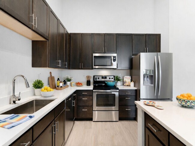 Building Photo - 2BR Condo w/ Fireplace, In-Unit Laundry & A/C in Parker