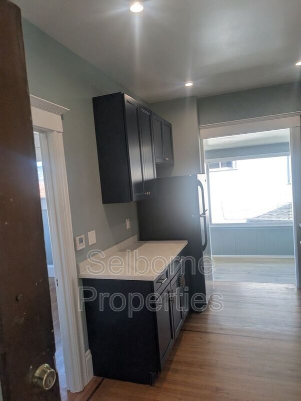 Building Photo - 747 54th St