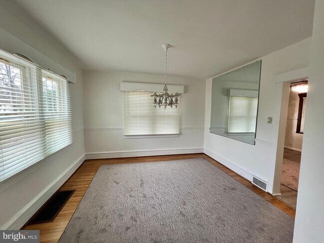 Building Photo - 222 Berlin Rd N