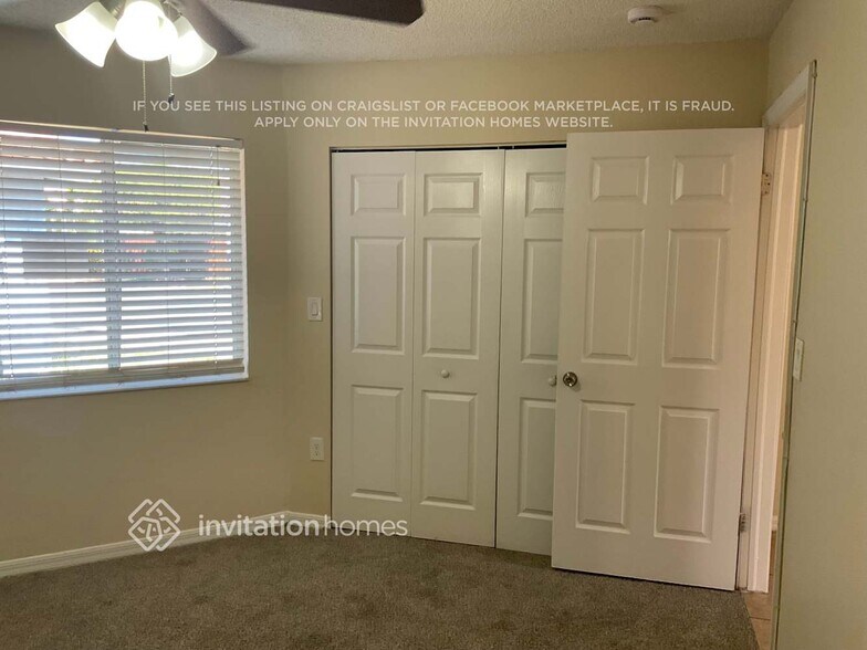 Building Photo - 1906 SW 123rd Ave