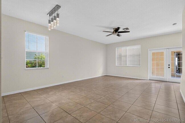 Building Photo - 158 W Thatch Palm Cir