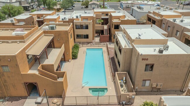 Building Photo - 1 Bed / 1 Bath Condo - Short or Long Term ...