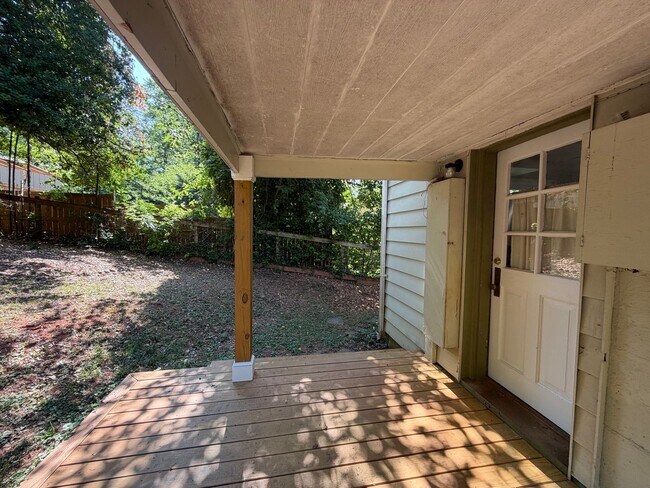 Building Photo - 1627 Mason Ln
