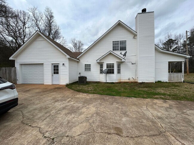Building Photo - 6 Priscilla Dr