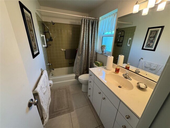 Building Photo - 1335 Cambridge Dr