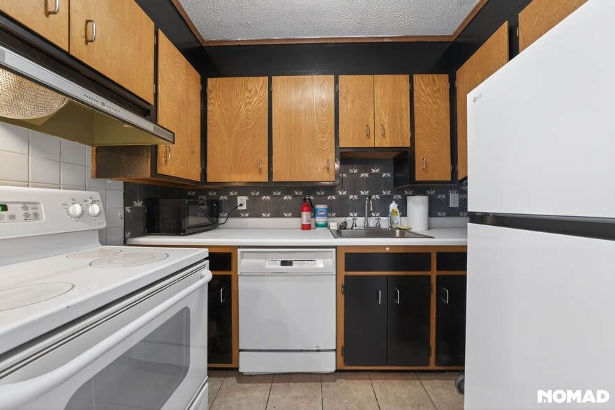 Building Photo - 127 Black Point Rd